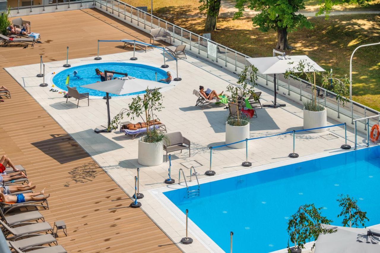 Apartamenty Sun & Snow Nadmorskie Tarasy Z Basenem Kolobrzeg Exterior photo